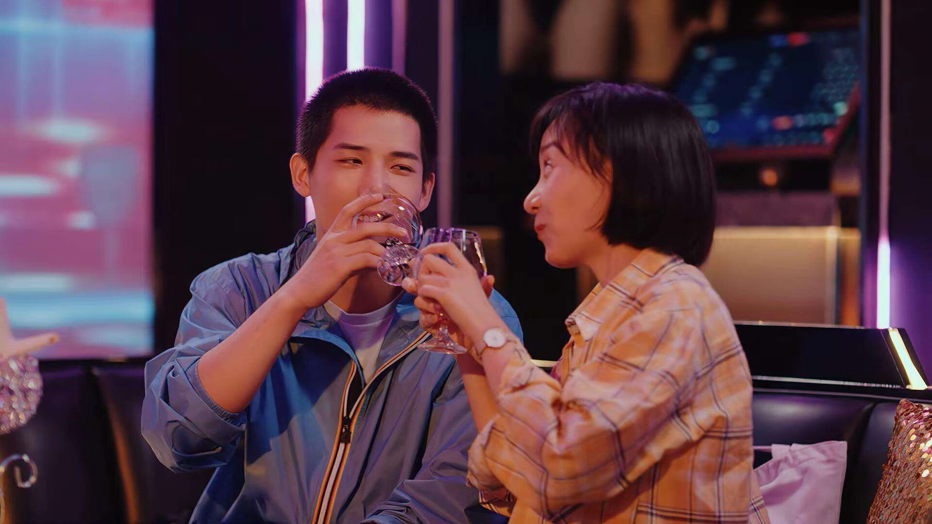 九游-“腰旗式美式橄榄球：东部新区赛场打破传统竞技边界”